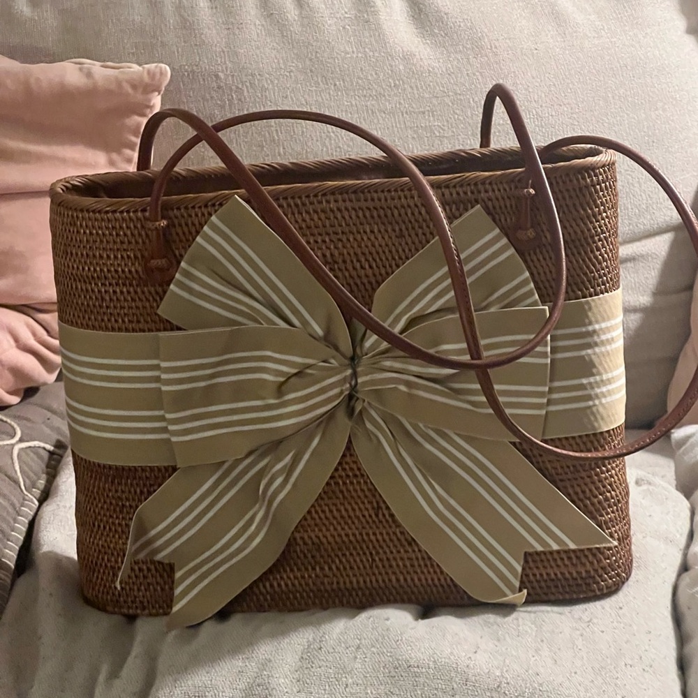 Elegant Tan Woven Bag with Bow Accent